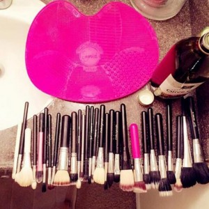 Szilikon kozmetikai kefe tisztítópad hordozható tisztító szerszám szívópohár kozmetikai kefe tisztító szerszám Szilikon tisztító kozmetikai kefe pad szívópohár alma alakú pad tisztítópad tisztító tálca