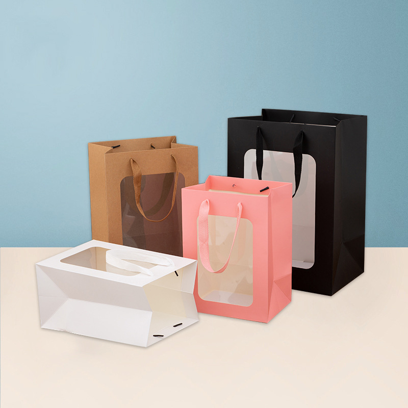 Nyissa meg az ablakos ajándékpapír táskát