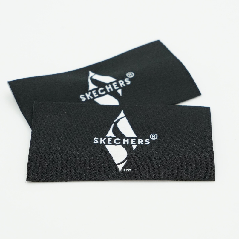 Nagykereskedelmi ruhadarabok egyedi logóval ruházati címkék ruhadarab pamut márka címkék ruházat szövött címkék Környezetbarát