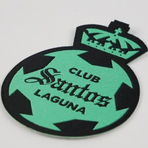 Nagykereskedelmi hővágás egyedi márkanév hímzés logó egyedi ruhák hímzett javítások