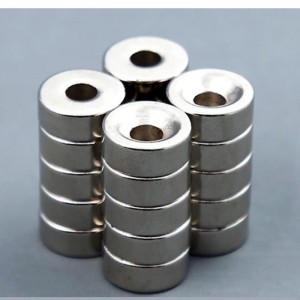 Countersunk fejlyuk hengeres mágnes