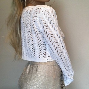 Fehér V-nyakú pulóver üreges hosszú ujjú divatbemutató Vékony szexi kötöttnők pulóvere