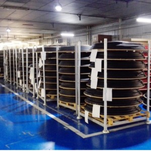 Acél egymásra rakható állványok