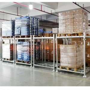 Acél egymásra rakható állványok