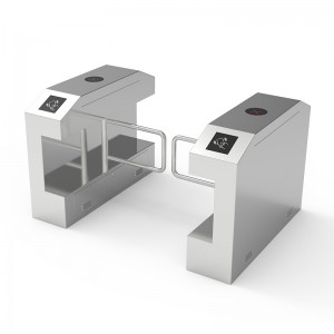 Becsapott ütésgátló lengő kapu