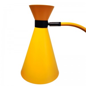 Két Tones asztali lámpa fekete és világos sárga kivitelben, egy/off rocker kapcsolóval és két kényelmes üzlet a vendégszobában