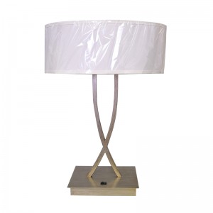 Két könnyű antik ezüst kivitelű asztali lámpa egy/off rocker kapcsolóval a vendégszobában