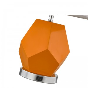 Hampton Inn Hotel asztali lámpa gyanta testtel és egynoff rocker kapcsolóval a szálloda vendégszobájában