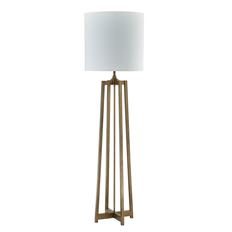 A Hyatt Hotel kanapéja a padló lámpa mellett antik arany kivitelben a vendégszobában