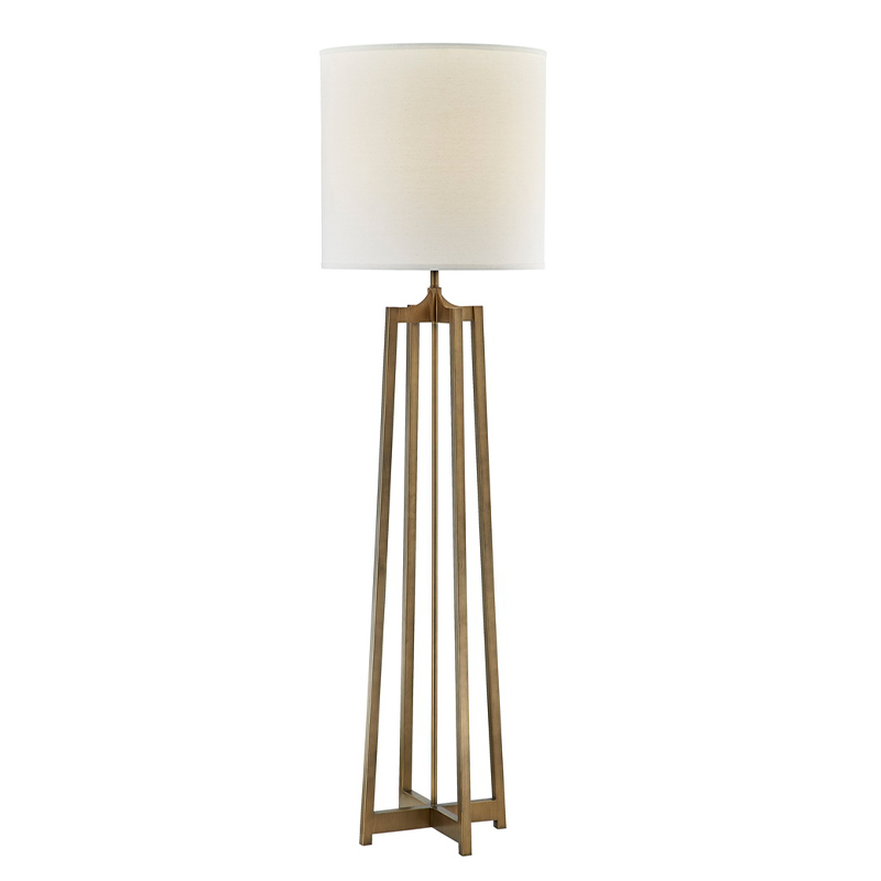 A Hyatt Hotel kanapéja a padló lámpa mellett antik arany kivitelben a vendégszobában