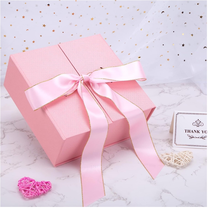 Testreszabott rózsaszín ajándékdoboz