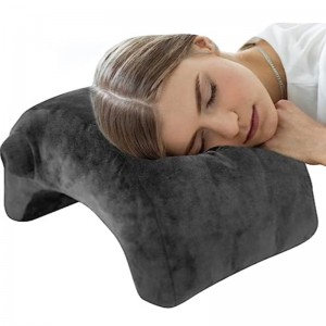 Utazási párna a repülőgép -íróasztalhoz a munka járataihoz való szunyókáláshoz