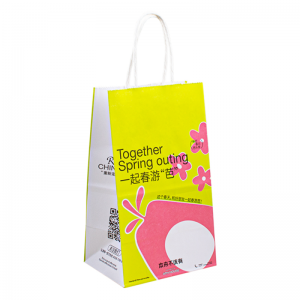 Nagykereskedelem Kraft papírzacskó fekete ajándék bevásárló papírzacskó logóval ruházat egyedi csomagoló táska