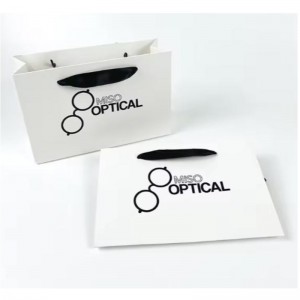 Nyomtatott papírzacskók karton luxus fehér kraft papír ajándéktáska szalag fogantyúval a vásárlók táskájához saját logójával