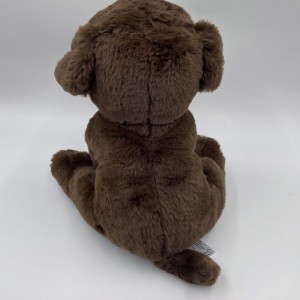 Csokoládébarna laboratóriumi labrador laboratóriumi kutya kiskutya