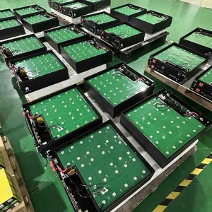 Energiatárolás 51,2v 100ah 200ah fal&rack 2 -ben 1 -ben szerelt LifePo4 Solar Lítium akkumulátor intelligens LED képernyővel&mobilalkalmazás