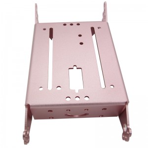 Az alumínium ötvözet fémlemezének egyedi feldolgozása eloxált kivitelben.