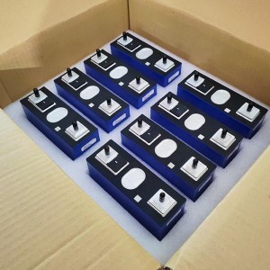 Svolt 106AH LFP akkumulátor 3.2V 100AH ​​LIFEPO4 Prizmatikus akkumulátorcella újratölthető lítium vas -foszfát akkumulátor 12 V 24 V -os 48V -osnapenergia -tároló akkumulátorhoz