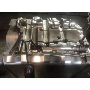 Gépjármű fröccsöntő forma