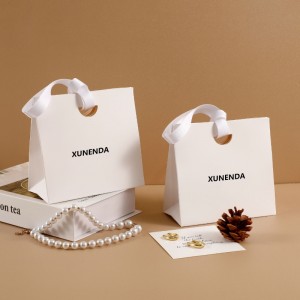 Elegáns szalagosnátronpapír táska