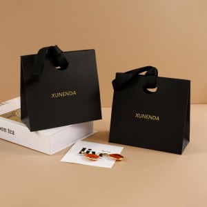 Elegáns szalagosnátronpapír táska