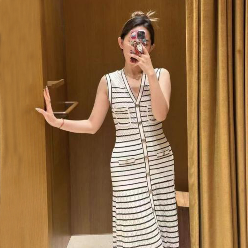 V-Nyak ujjatlan, hosszú kötött csíkos ruhakészlet