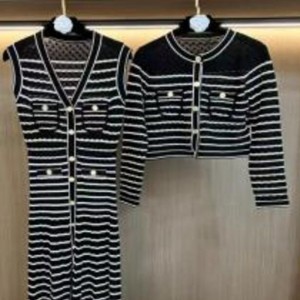 V-Nyak ujjatlan, hosszú kötött csíkos ruhakészlet